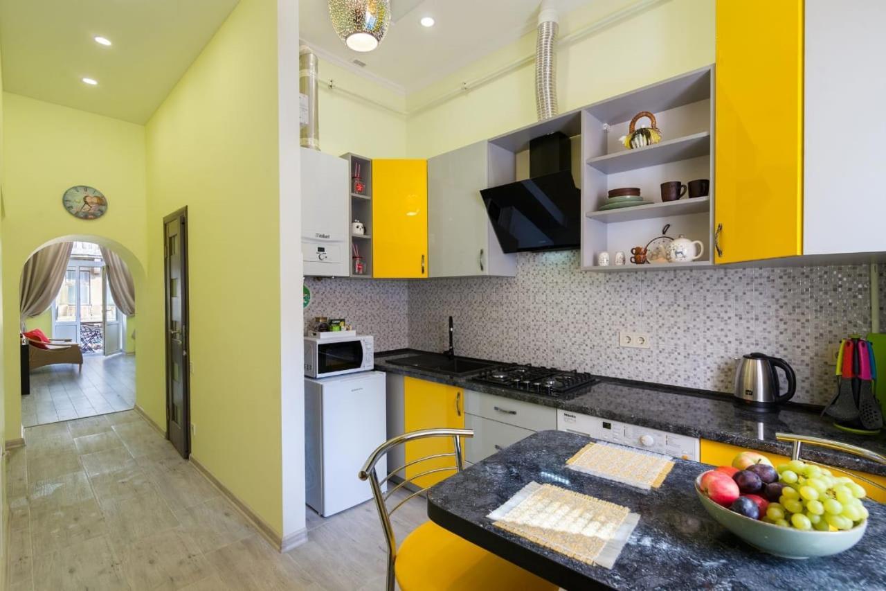Vip Apartment In ♥ Of Lviv Exterior foto